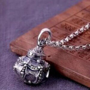 Vintage-Style Antique Silver-toneCopper Pendant Necklace w/ Openable Box